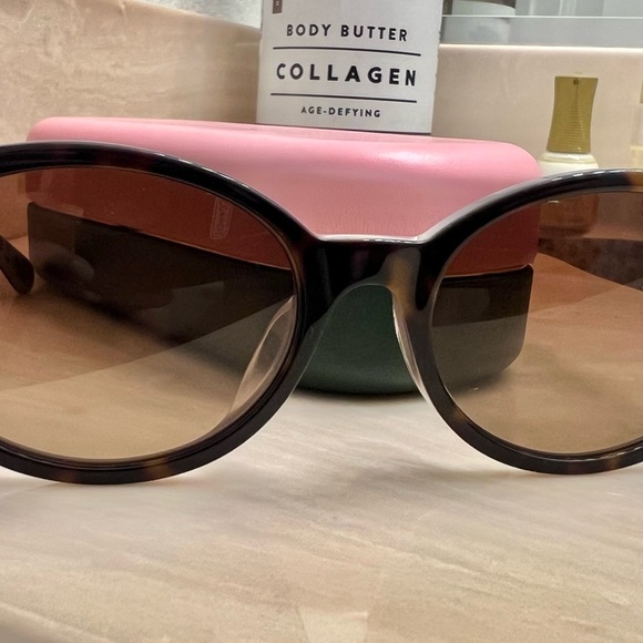 Kate spade sunglasses new in case. Just got in. come with a free designer gift - Picture 5 of 9
